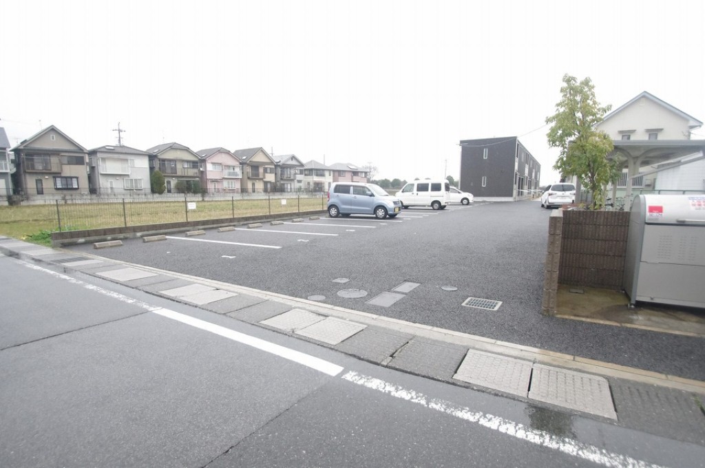 その他　駐車場100％完備♪