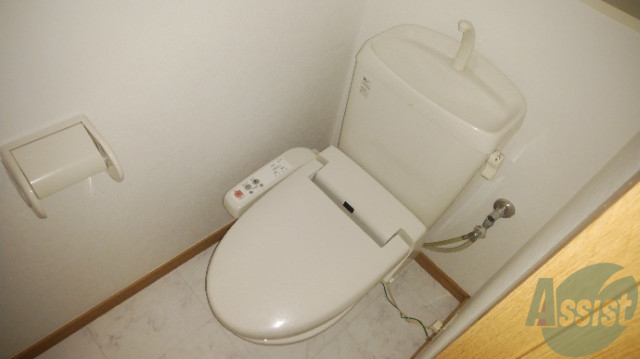 トイレ　大変便利なウォッシュレットもついております。