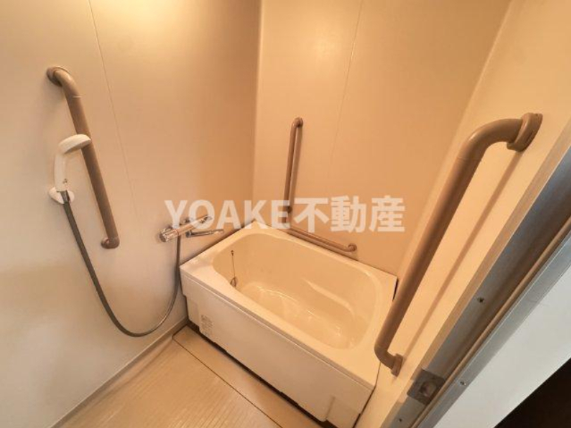 バス・シャワールーム　別号室の写真となります。現況優先。
