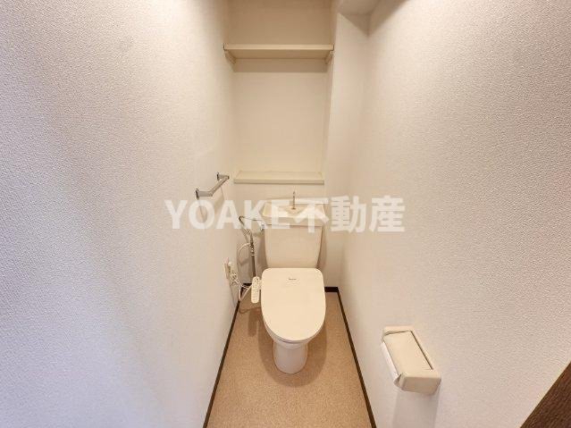 トイレ　別号室の写真となります。現況優先。