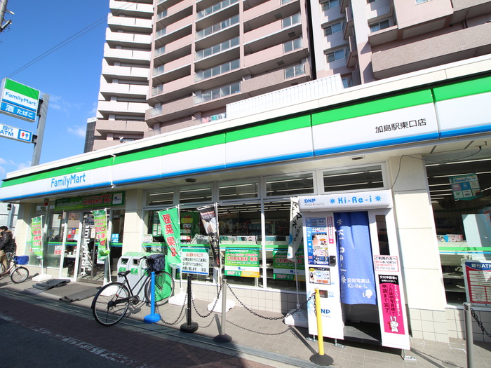 コンビニ　ファミリーマート（コンビニ）まで79m