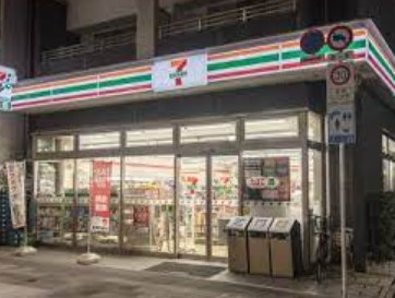 コンビニ　セブンイレブン中央区新川2丁目店（コンビニ）まで219m