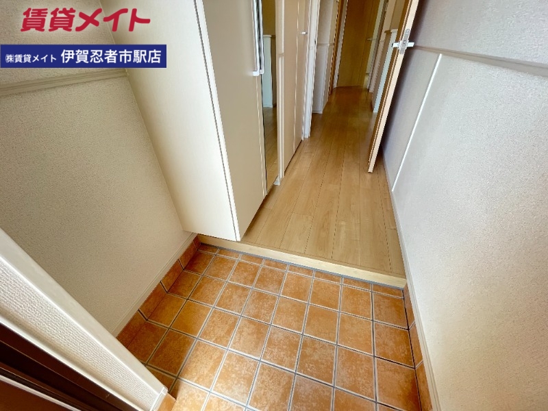玄関　同型参考写真です