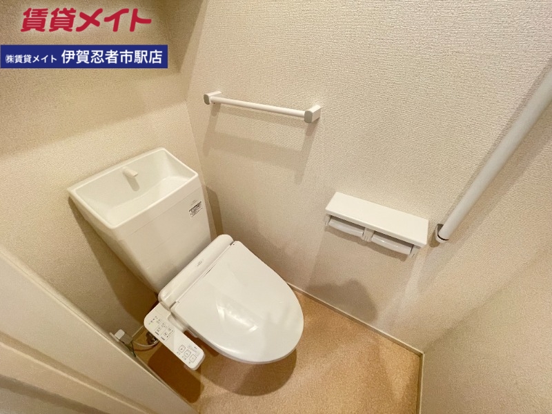 トイレ　同型参考写真です