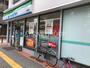 コンビニ　ファミリーマート 六義園店（コンビニ）まで110m