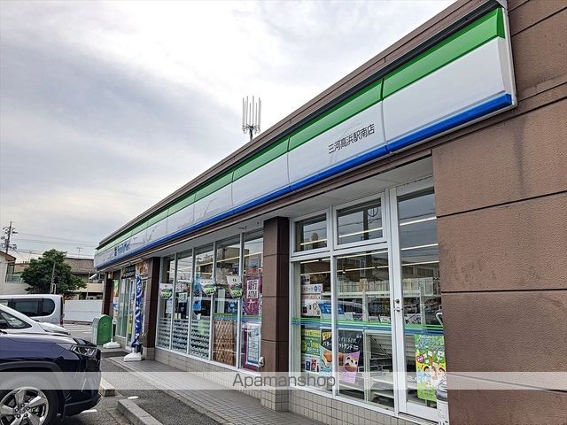 コンビニ　ファミリーマート（コンビニ）まで988m