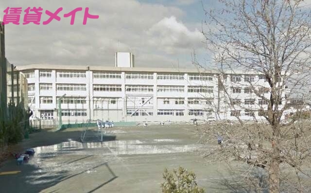 中学校　鈴鹿市立鼓ケ浦中学校（中学校）まで2081m