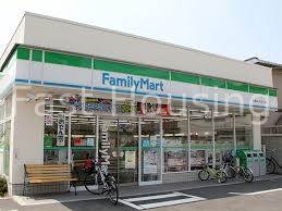 コンビニ　ファミリーマート杉並堀ノ内三丁目店（コンビニ）まで72m