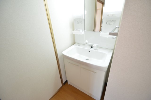 洗面設備　毎日の身だしなみはここで済ませて、すっきり気分で出かけましょ