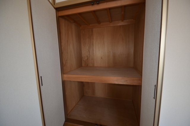 収納　ちょっとした小物や掃除機等もここに収納出来ます！勿論秘密の宝