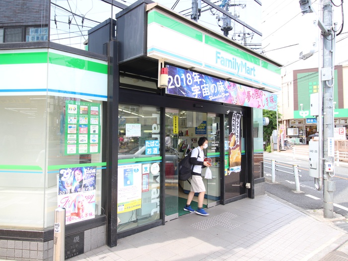 コンビニ　ファミリーマート久我山駅南店（コンビニ）まで650m