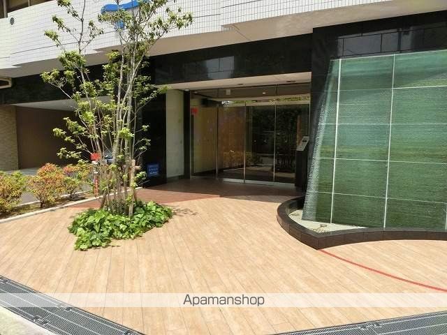 地下鉄御堂筋線 東三国駅 徒歩3分 10階建 築12年の外観写真