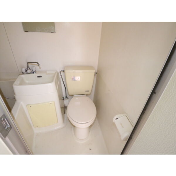 トイレ　掲載写真は同型モデルを掲載しており実際のお部屋と仕様等が異な