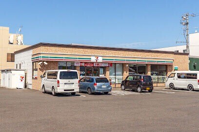 コンビニ　セブンイレブン札幌東雁来11条店（コンビニ）まで834m