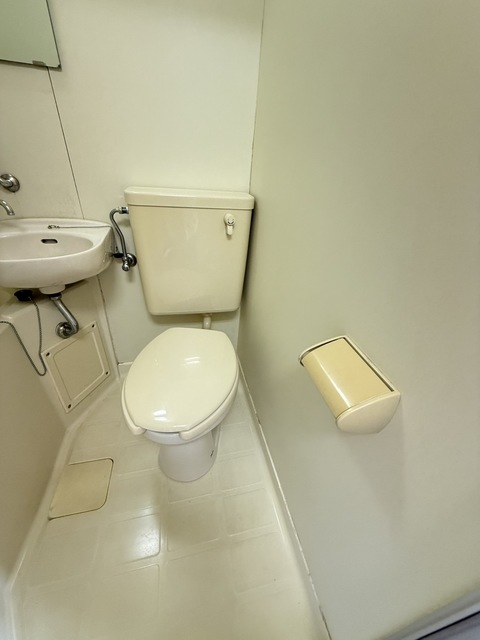 トイレ　別部屋参考写真です。