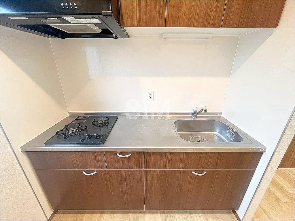 キッチン　同タイプ・別部屋の写真です。