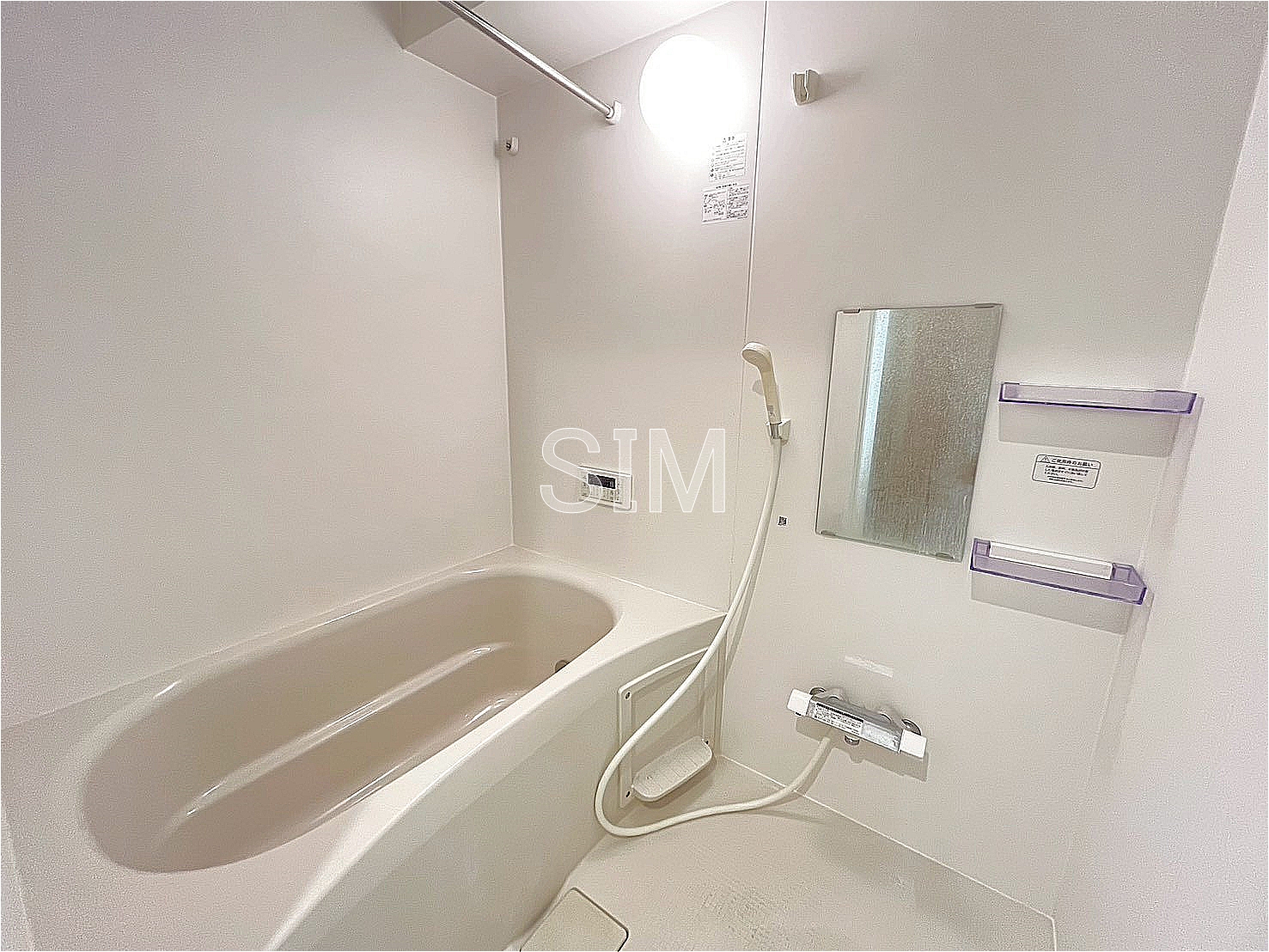 バス・シャワールーム　同タイプ・別部屋の写真です。