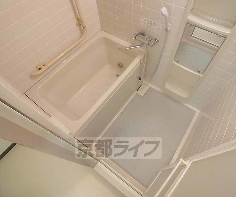 バス・シャワールーム　追い炊き機能付き。