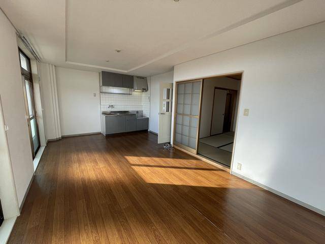 居室・リビング　掲載写真は空室の一例です。実際のお部屋と仕様等が異なる場合、