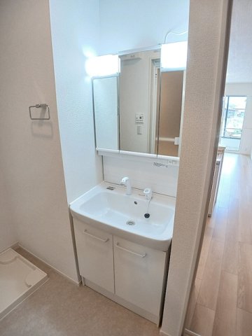 洗面設備　コンパクトで使いやすい洗面所