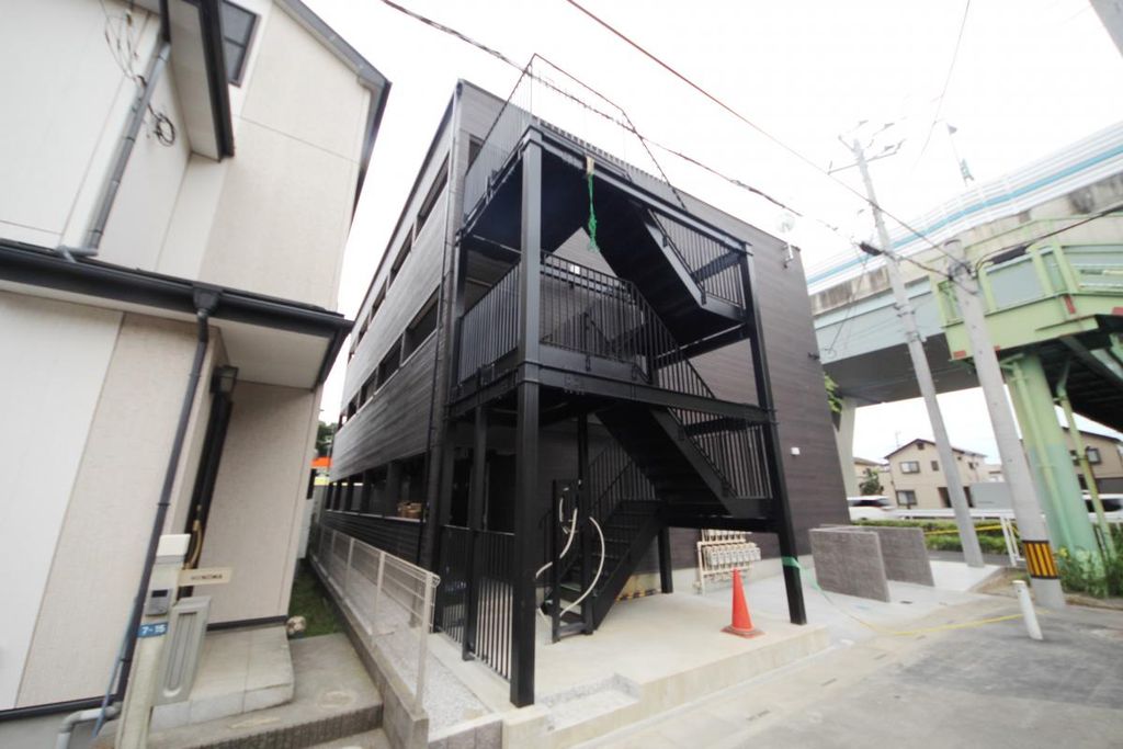 建物外観　駐車場