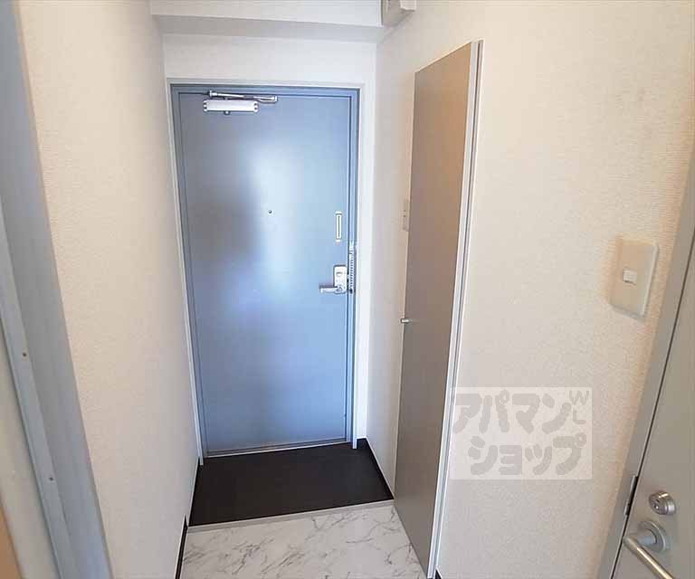 グランドールワタナベIの玄関写真