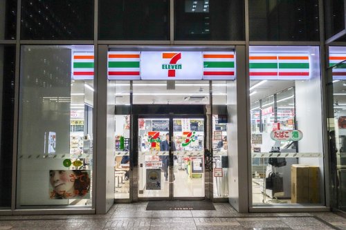 コンビニ　セブンイレブン 港区港南1丁目店（コンビニ）まで375m