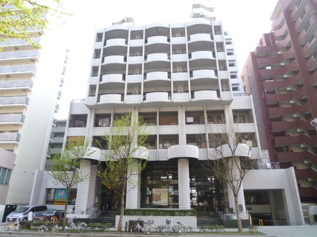 【福岡市中央区荒戸のマンションの建物外観】