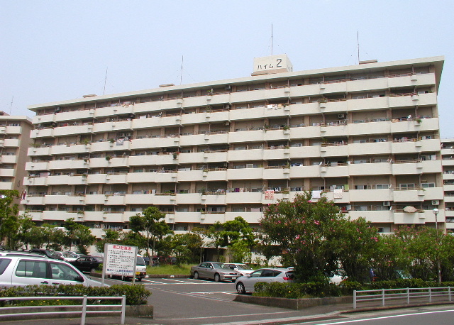 【鹿児島市鴨池新町のマンションの建物外観】