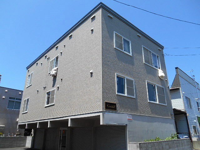 札幌市清田区真栄二条のアパートの建物外観