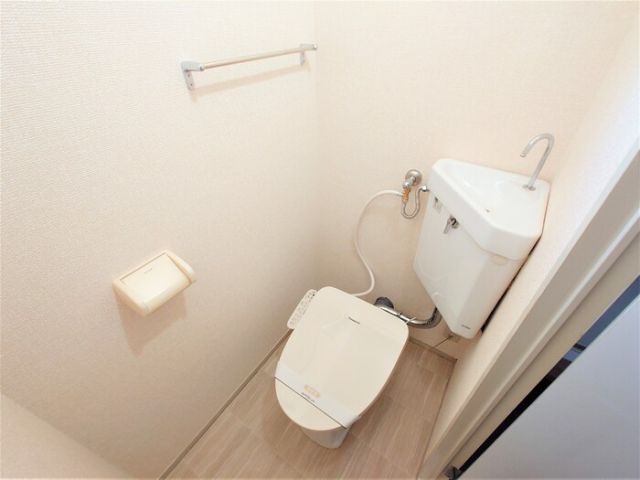 【昭島市宮沢町のアパートのトイレ】