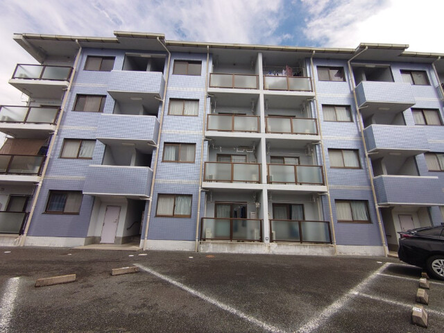 浜松市中央区高丘北のマンションの建物外観