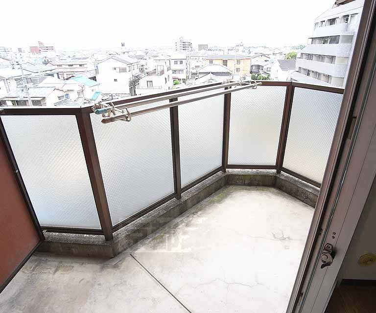 【京都市伏見区向島本丸町のマンションのバルコニー】