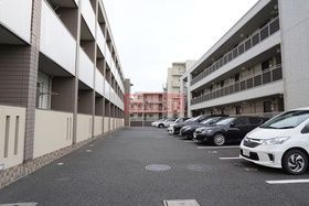 【Ｔ’ｓ　ｇａｒｄｅｎ川崎大師　I棟の駐車場】