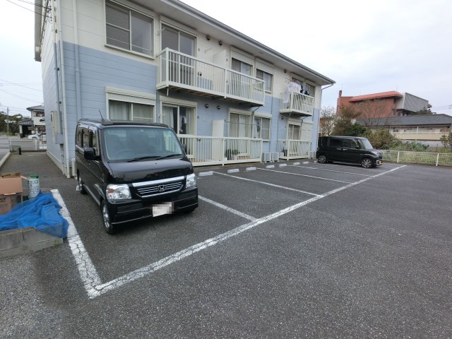 【印西市大森のアパートの駐車場】