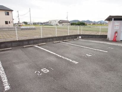 【揖保郡太子町蓮常寺のアパートの駐車場】