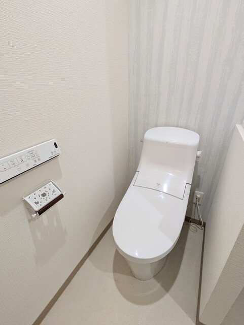 トイレ　★温水洗浄機能付のトイレです★