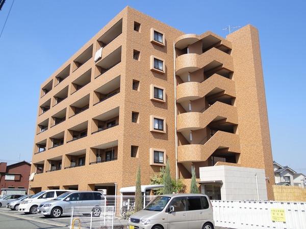 藤井寺市小山のマンションの建物外観