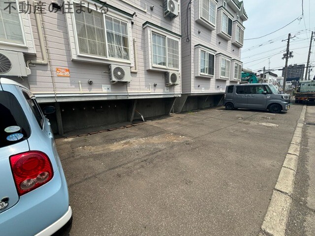 【札幌市南区澄川二条のアパートの駐車場】