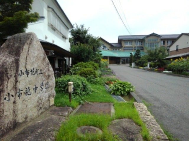 【グリーンガーデン中町の中学校】