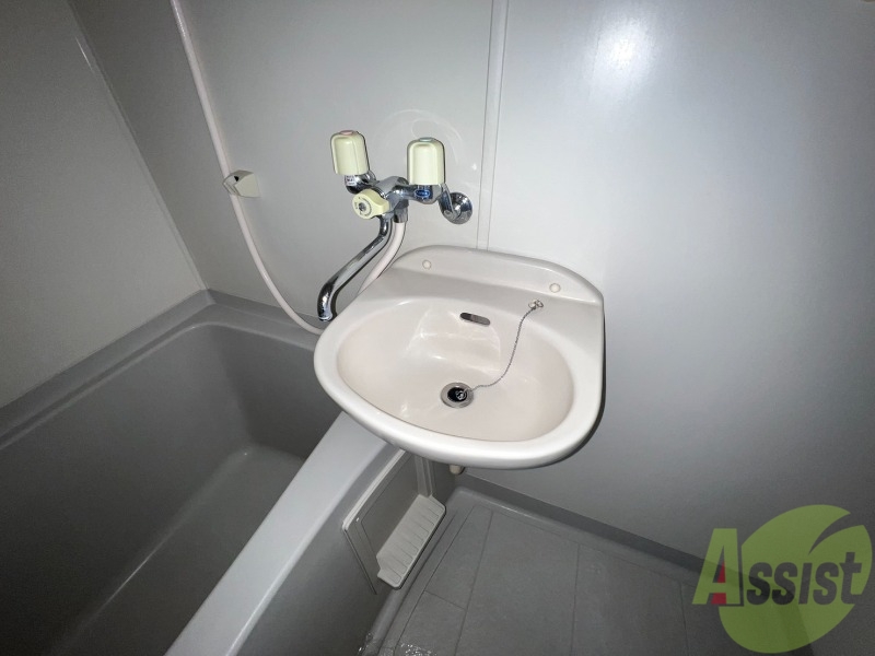 洗面設備　洗面はかわいいボウル型です。あると意外と便利です。