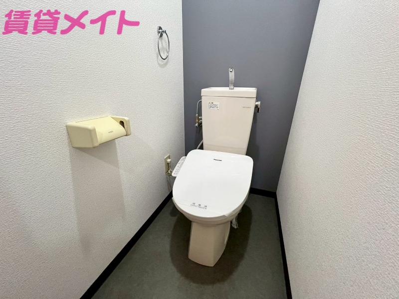 トイレ　同物件別室の画像です