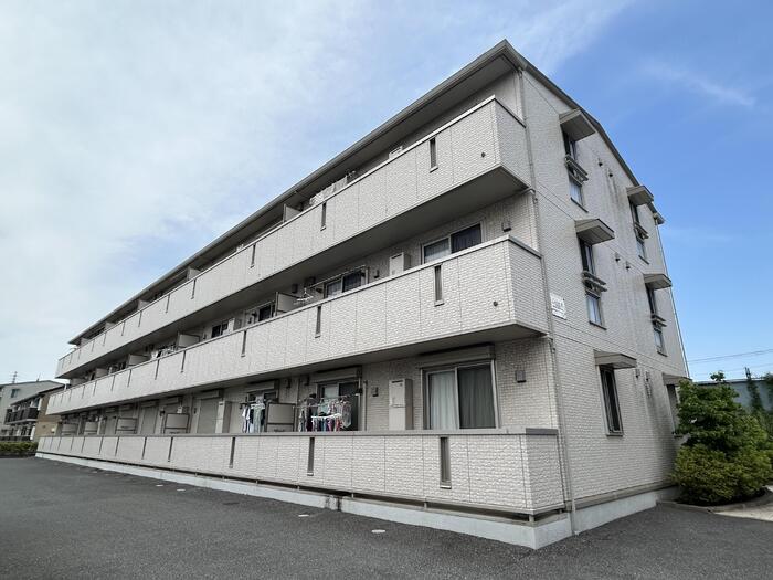 建物外観　インターネット使用料無料♪敷地内駐車場有◎