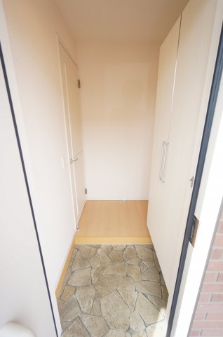 玄関　※同物件・同タイプの写真です。