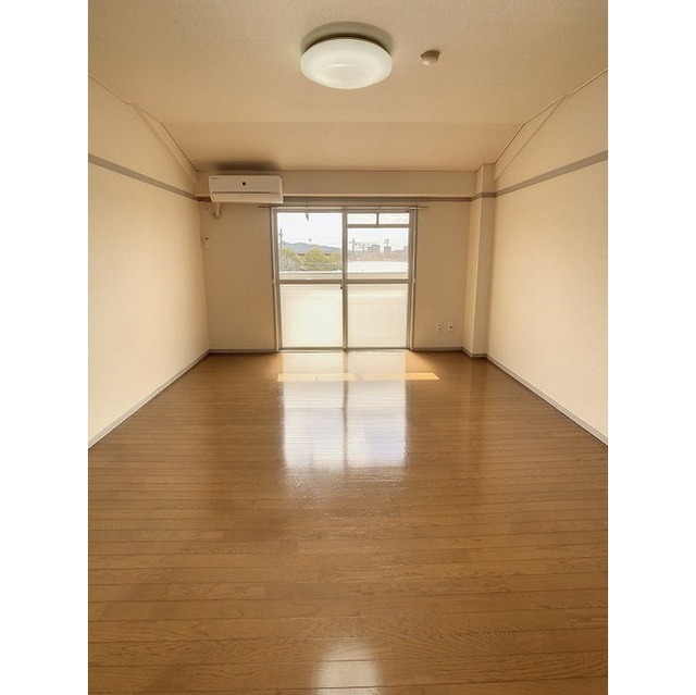 居室・リビング　広々１０帖室内♪