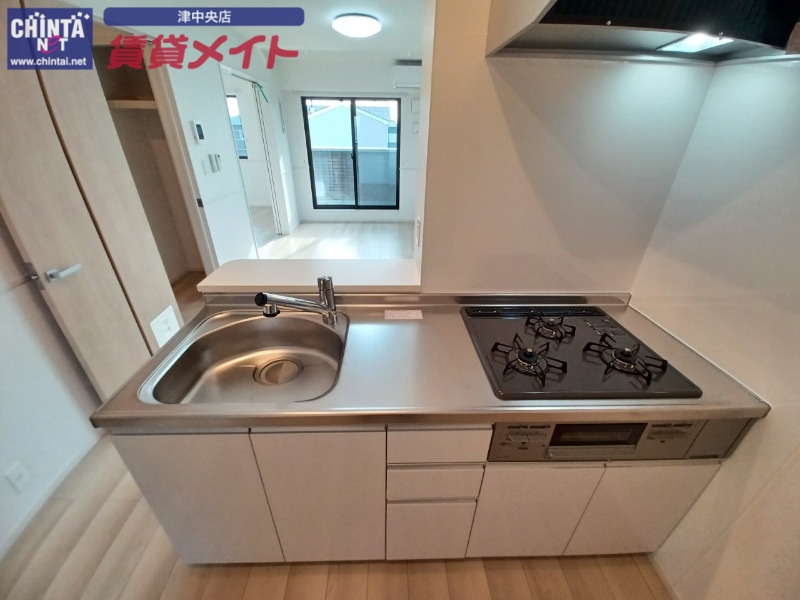 キッチン　同タイプ部屋写真です。