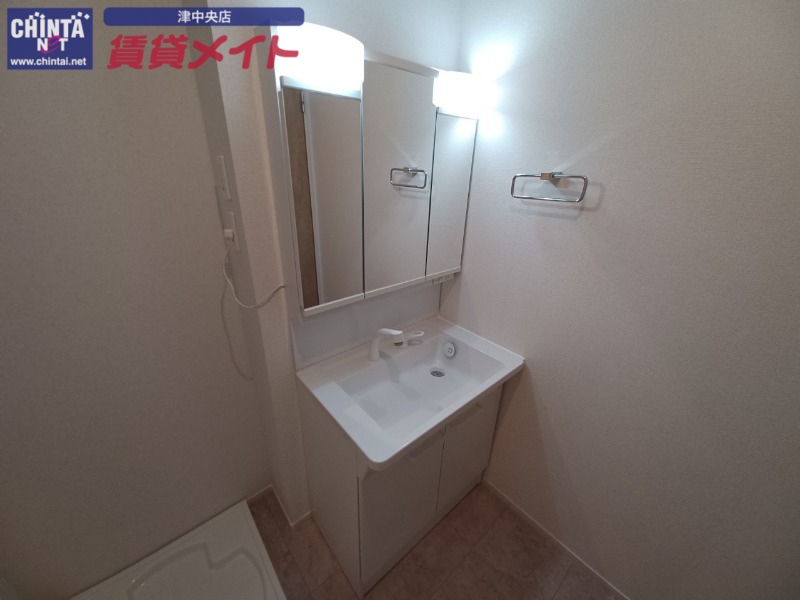 洗面設備　同タイプ部屋写真です。