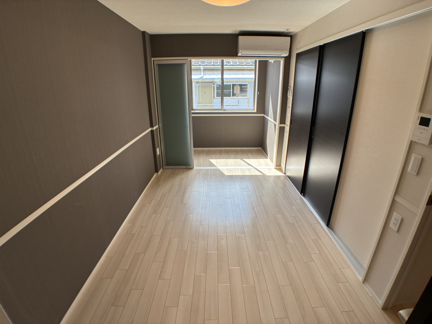 居室・リビング　同施工会社別物件(同タイプ間取り)の写真です。