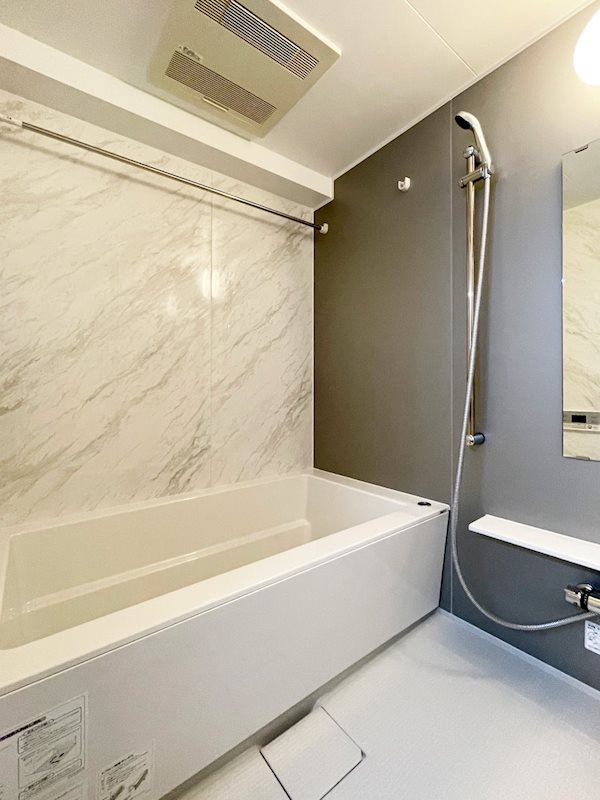 バス・シャワールーム　ご家族や長時間入浴に便利な追い炊き機能付きです♪