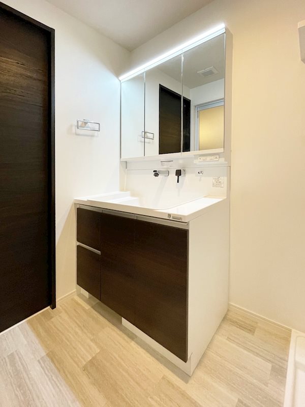 洗面設備　身支度に便利な洗面台！